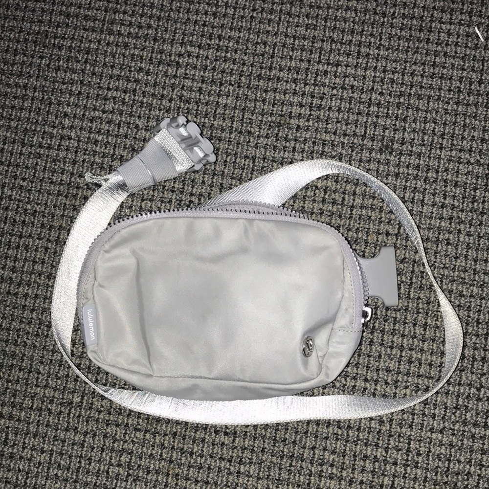 lululemon athletica Silver Gray Crossbody Belt Bag‎